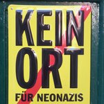 Schild gegen Neonazis an einer Haustür (Foto: Riki 1979)